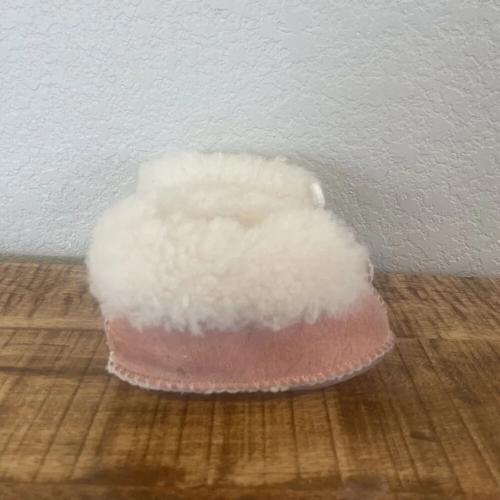 Minnetonka Moccasins Pink Lambs Wool Suede BOOTIES BOOTS Size 5 Infant READ FLAW